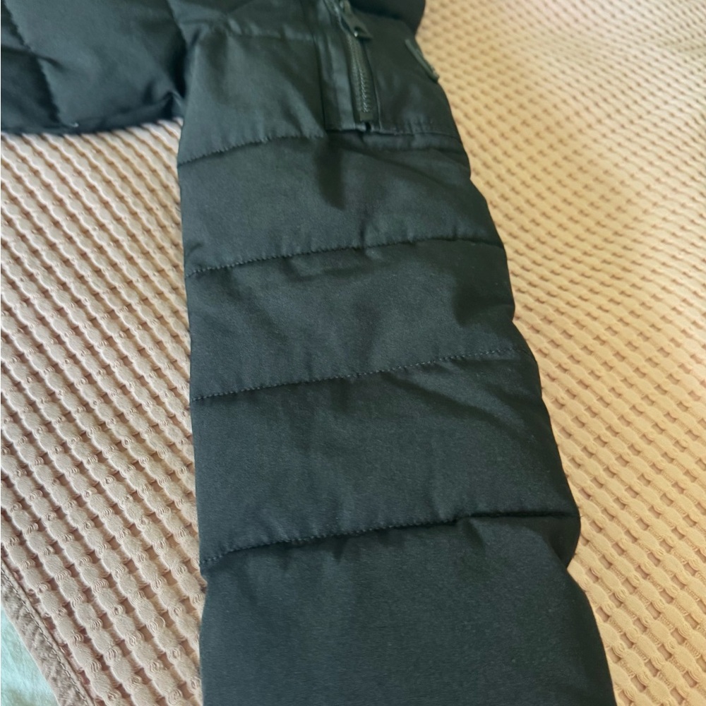 Guess, Nicely used twice only Black Puffer Jacket/Hood and Weather-Resistant. - Picture 9 of 16